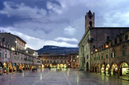 Ascoli-Piceno-piazza